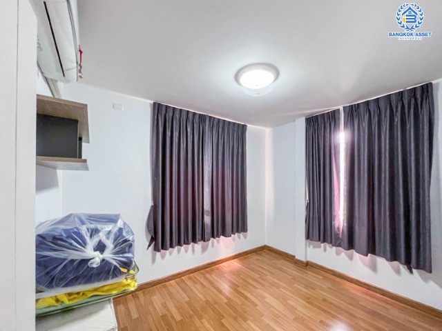 *****บ้านเดี่ยวมือสอง ม.สัมมากร อเวนิว ชัยพฤกษ์-วงแหวน1 เนื้อที่กว่า 52 ตร.ว. ฟังก์ชันครบ 3 ห้องนอน 2 ห้องน้ำ 2 ที่จอดรถ บ้านสวย สภาพดีมาก พร้อมเข้าอยู่ แถมฟรี !! เครืองปรับอากาศ 2 เครื่อง+เครื่องทำน้ำอุ่น 2 เครื่อง ตอบโจทย์ทุกครอบครัว บนทำเลเดินทางสะดวก เข้าสู่ใจกลางเมืองได้อย่างสะดวกสบาย ใกล้ทางด่วนอุดรรัถยาและรถไฟฟ้าสายสีม่วง สถานีคลองบางไผ่